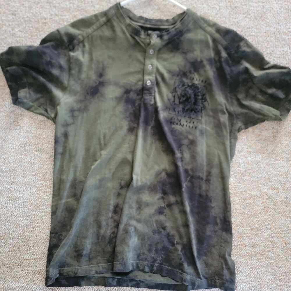 Affliction 3 Button Tee Shirt size extra large